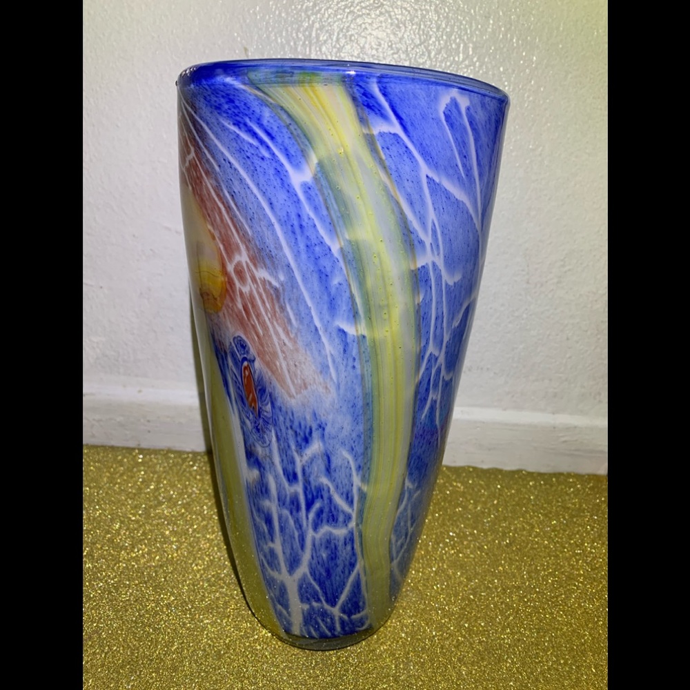 Vase - Picture 2 of 2